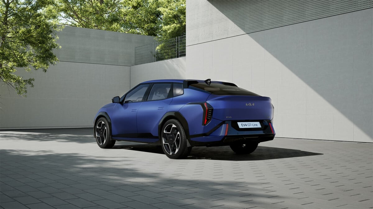 Το νέο Kia EV4 Fastback απειλεί το Tesla Model 3