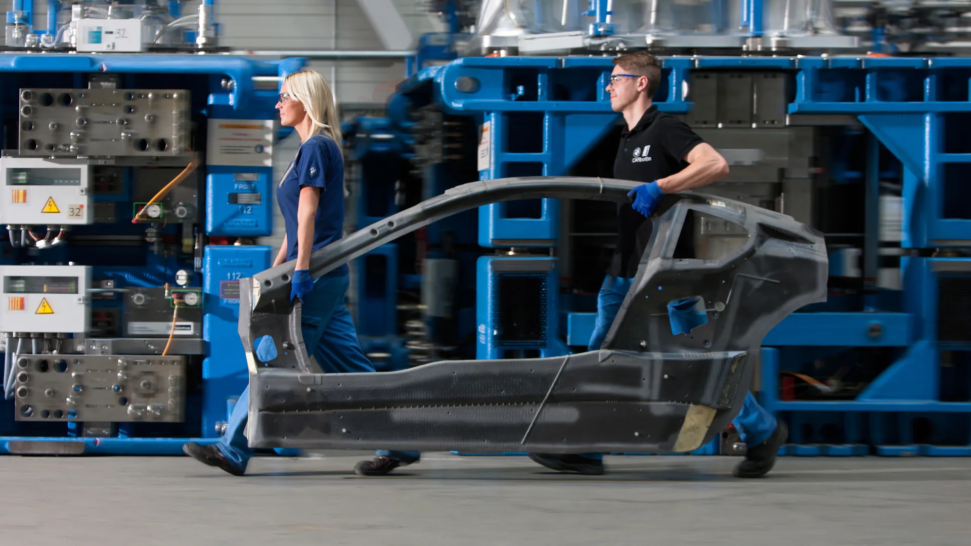 BMW: το carbon έχει σοβαρό αντίπαλο – και φύεται στα χωράφια