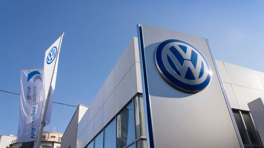 Γιατί το VW Group προβλέπει ότι θα πληρώσει επιπλεόν 1,5 δισ. ευρώ το 2025