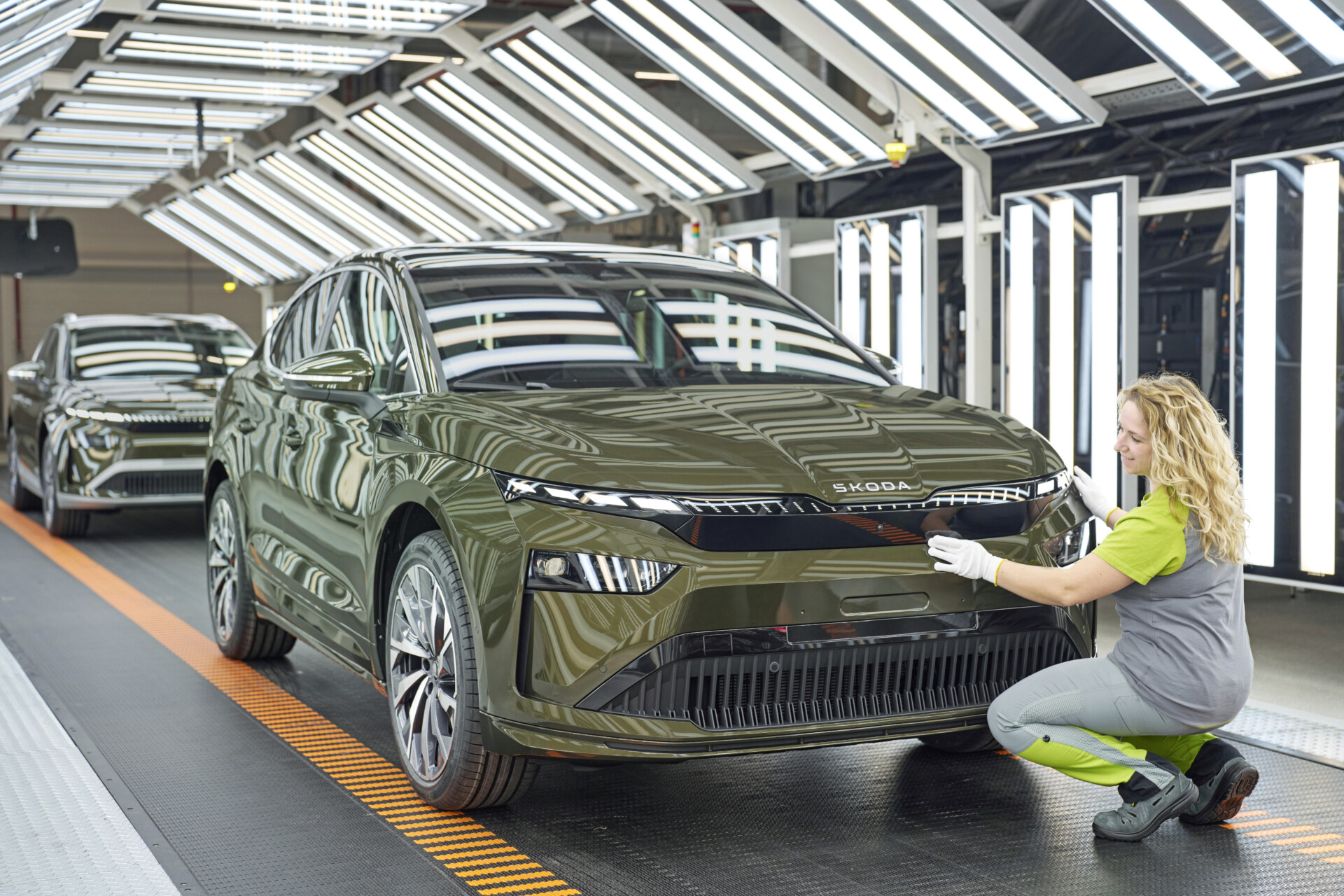 Στη γραμμή παραγωγής το νέο Skoda Enyaq