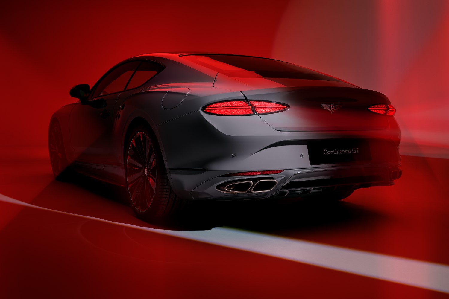 H Bentley τοποθετεί στα μοντέλα της εξάτμιση από την Akrapovic
