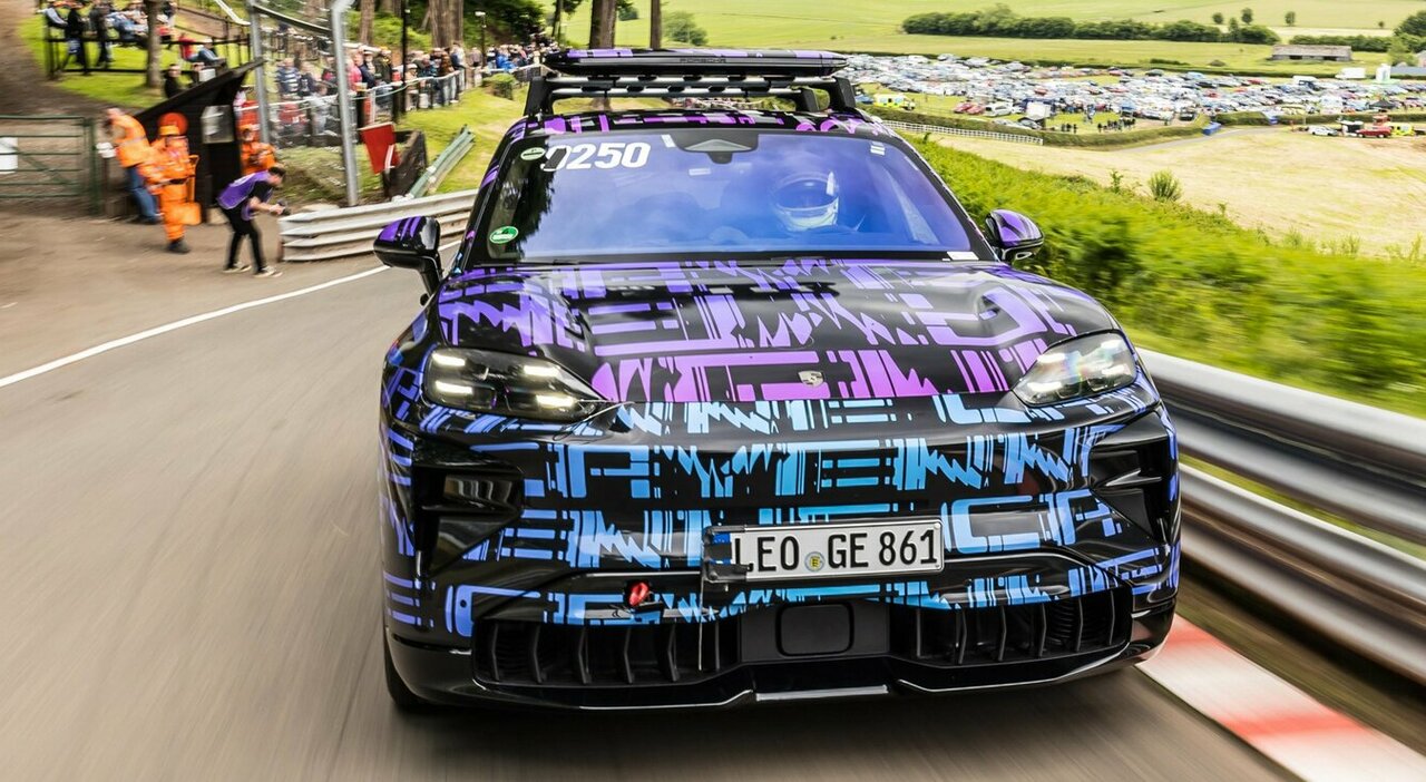 Porsche Cayenne EV: εκρηκτική άνοδος στον λόφο του Goodwood