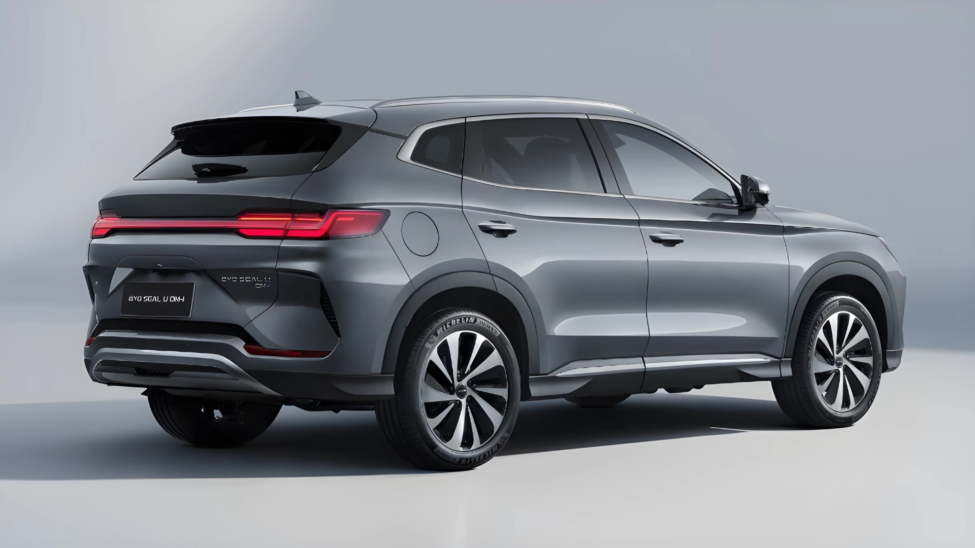 BYD: Νέα plug-in υβριδικά με 200 χλμ. ηλεκτρικής αυτονομίας και ταχυφόρτιση 150kW