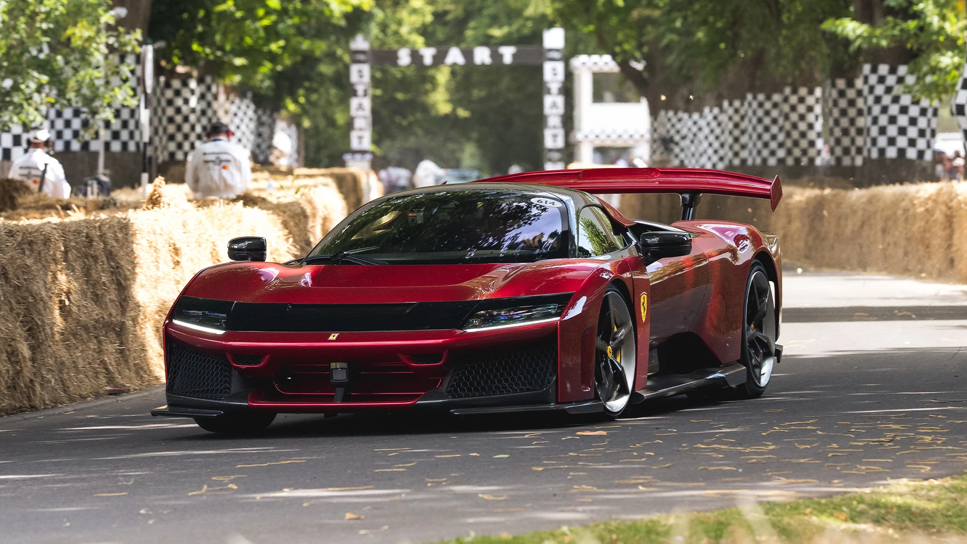 Ferrari F80: Το κόκκινο βέλος στο Goodwood (video)