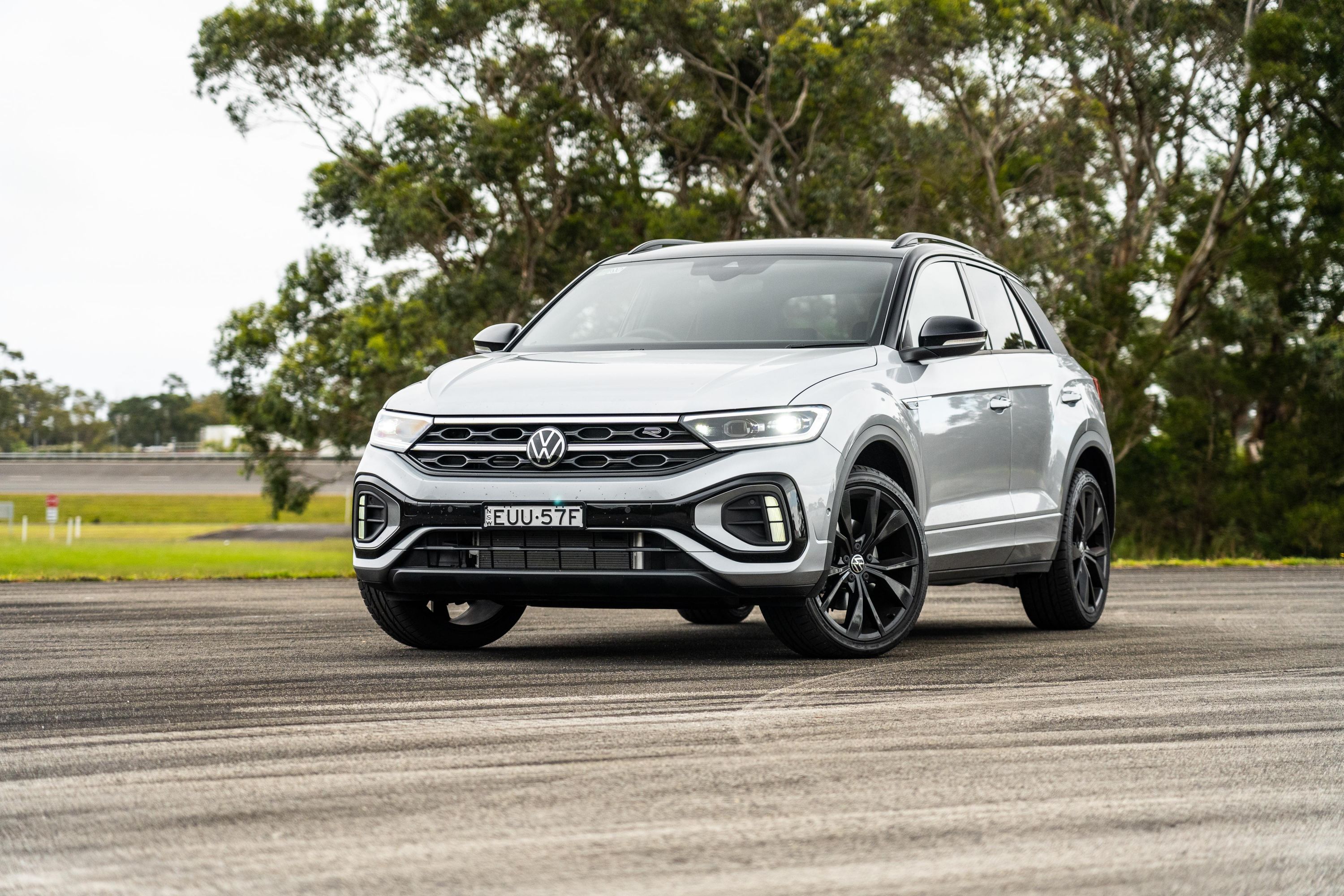 To νέο VW T-Roc έρχεται τον Αύγουστο με υβριδικό σύστημα τύπου Prius