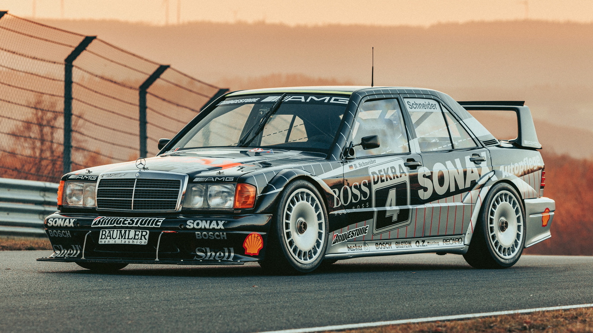 Η θρυλική Mercedes 190E θα αγωνιστεί ξανά στο Nürburgring