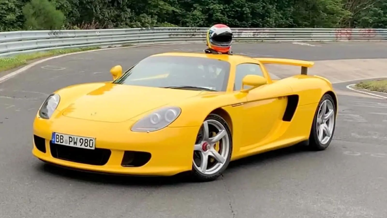 Δείτε την Porsche Carrera GT να πετά στο Nurburgring