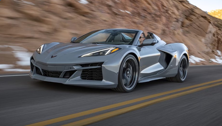 Corvette E-Ray: Η υβριδική υπερ-σπορ που κοντράρει τη Ferrari