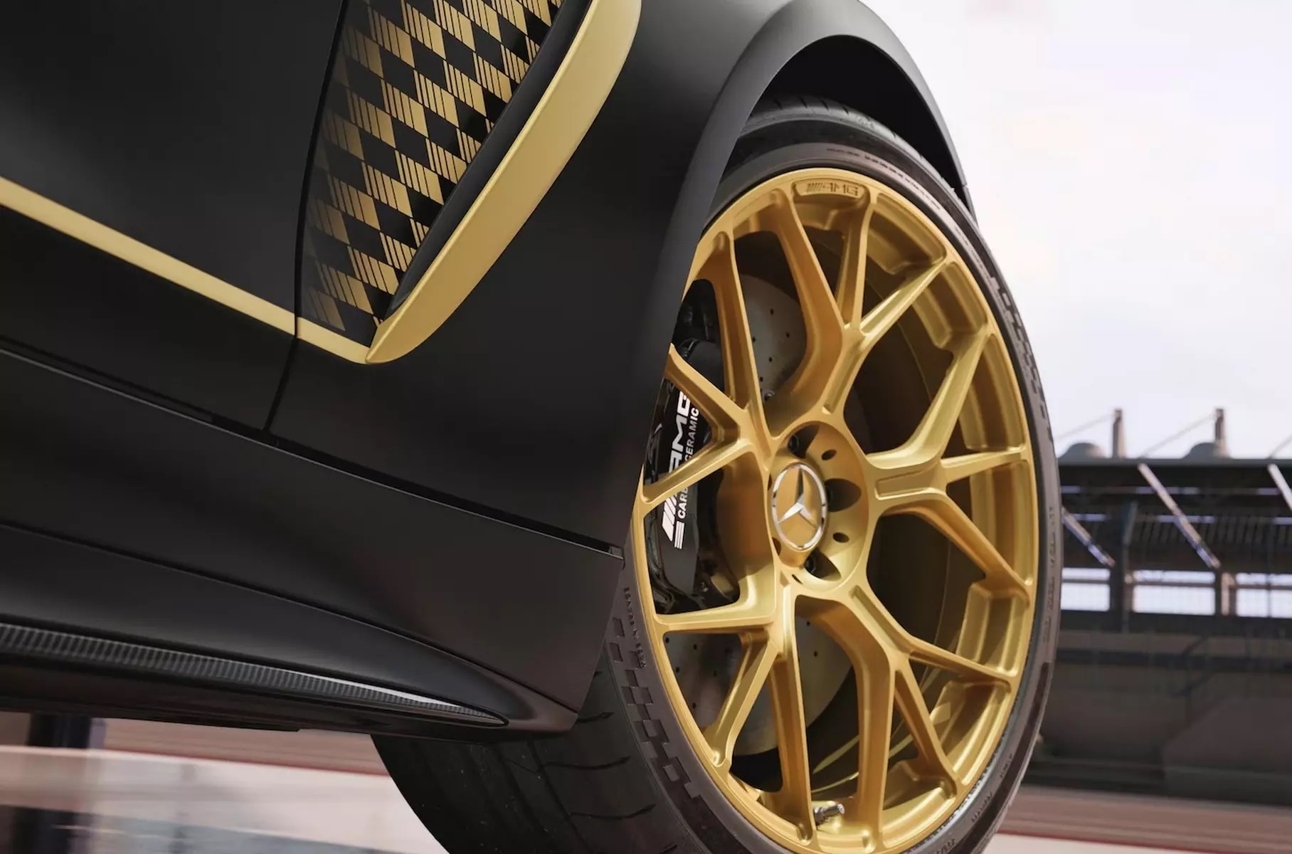Χολιγουντιανή πρεμιέρα F1 με AMG και Brad Pitt