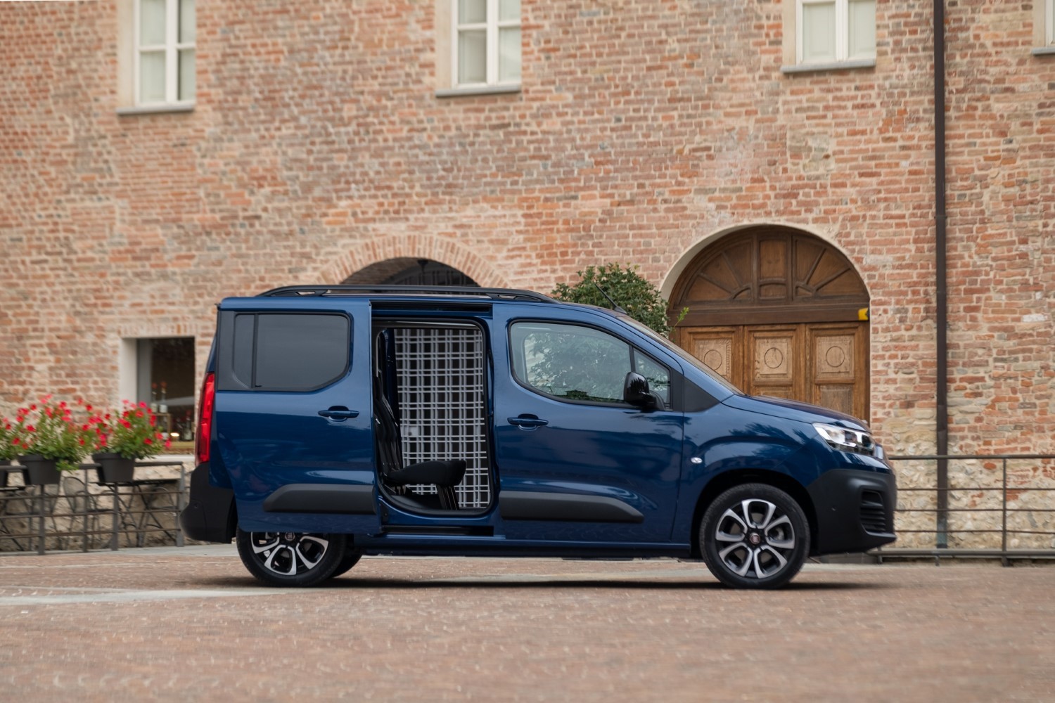 To Fiat Doblò είναι το «Van της Χρονιάς» στα Auto Express New Car Awards 2025