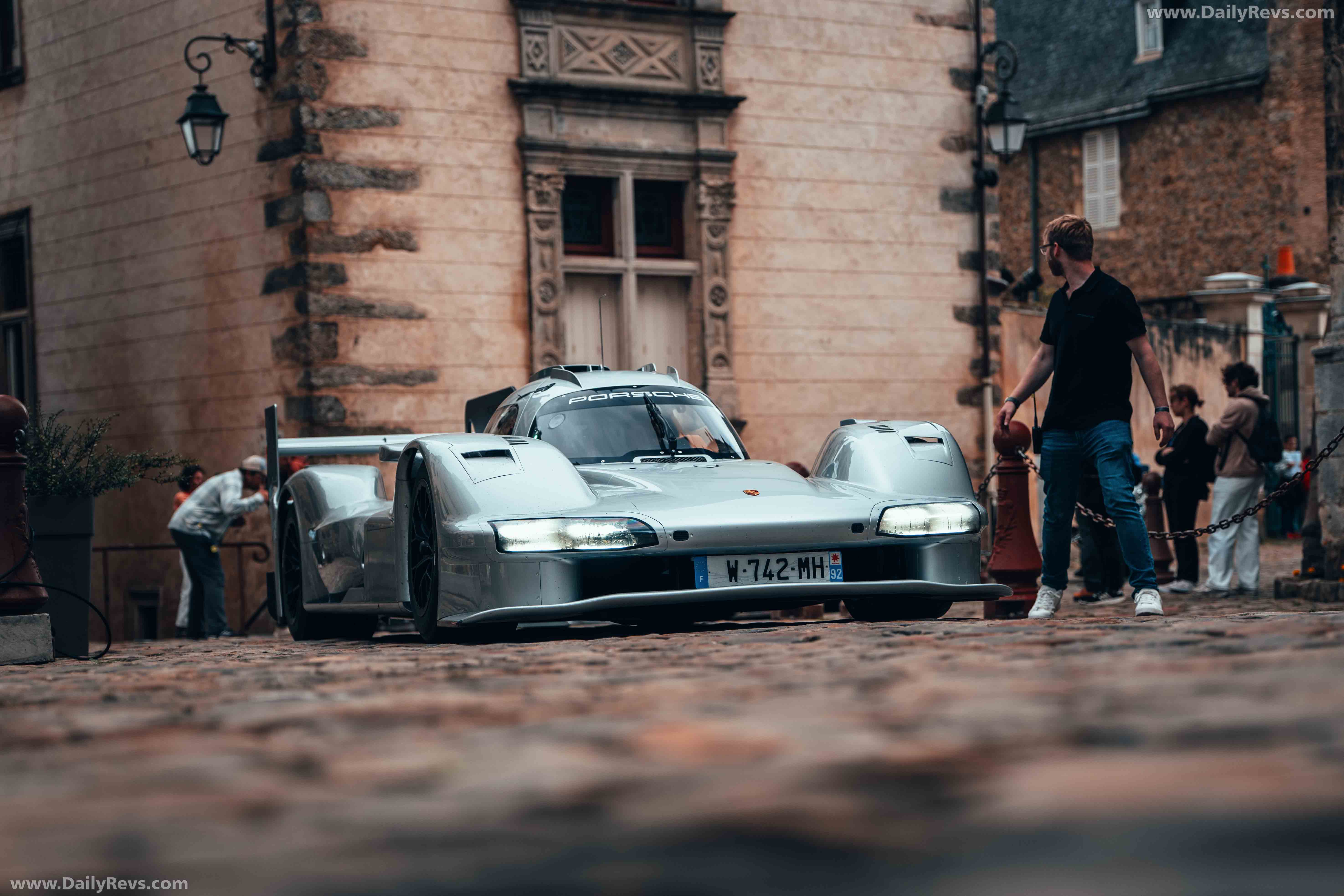 Porsche Le Mans supercar με πινακίδες για το δρόμο