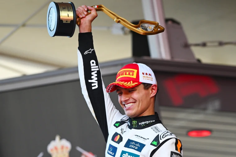 Ο Lando Norris παίζει σκάκι στους δρόμους του Μονακό και κερδίζει!