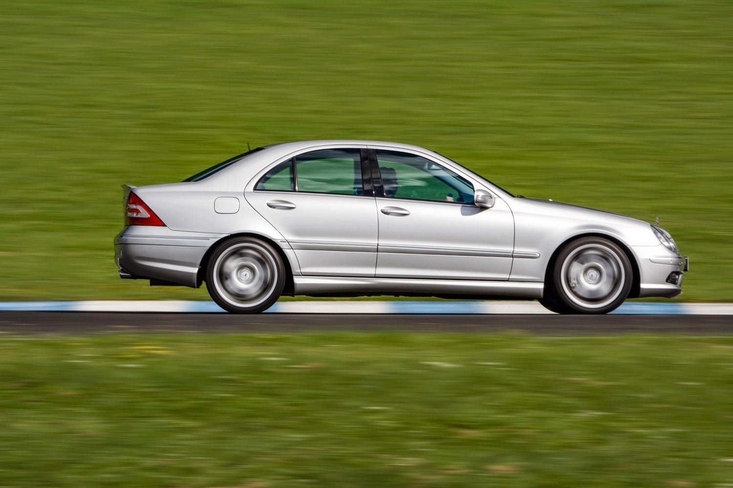 Mercedes C-Class: 25 χρόνια από την εμβληματική σειρά 203