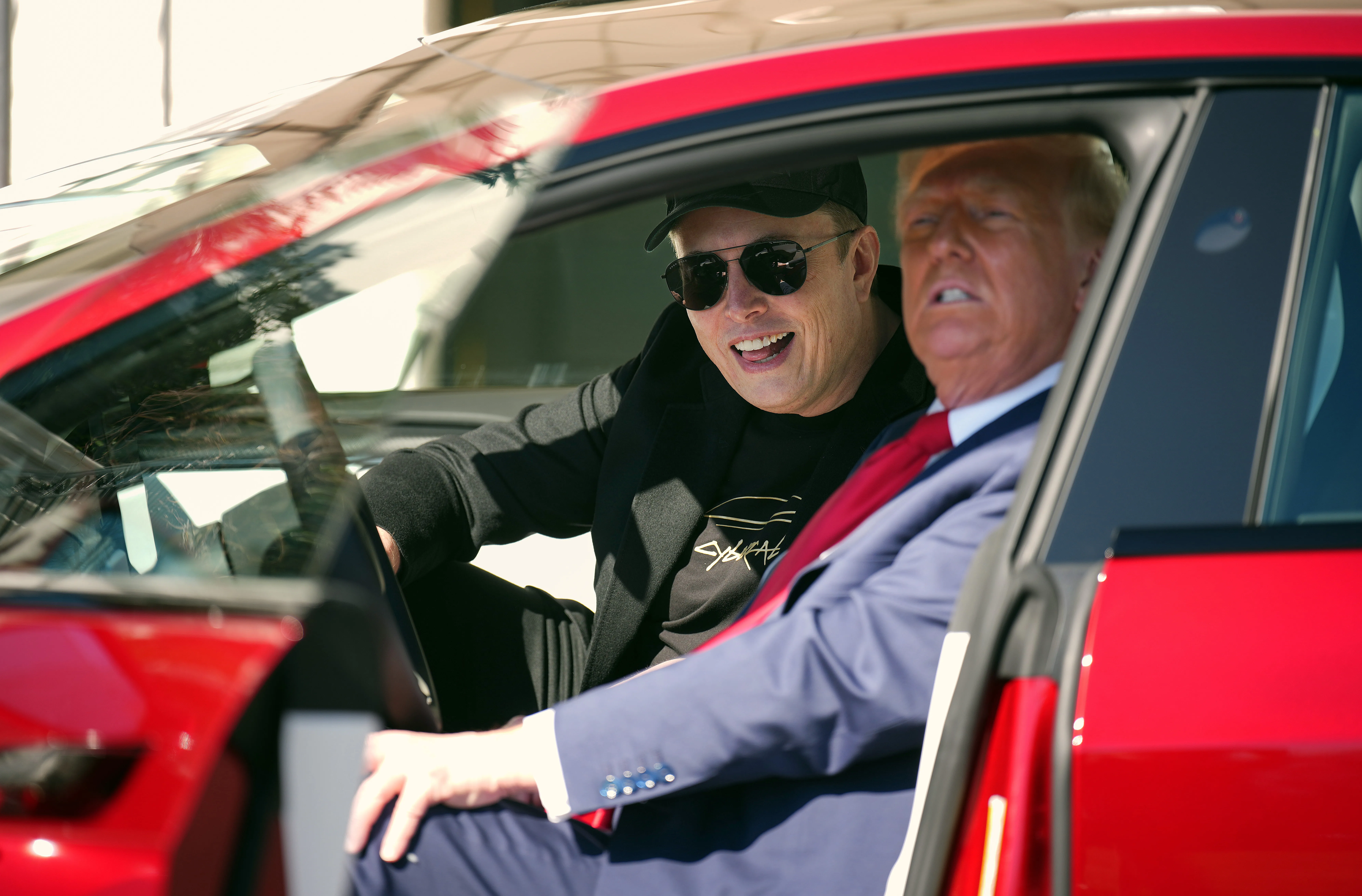 Elon Musk: Μειώνει τον χρόνο του στην πολιτική γιατί η Tesla κάνει βουτιά