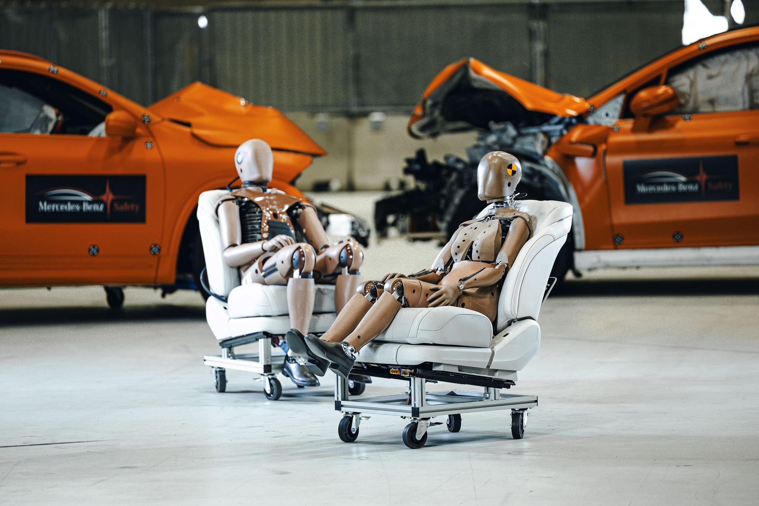 Τα crash test dummies γένους θηλυκού από τη Mercedes-Benz